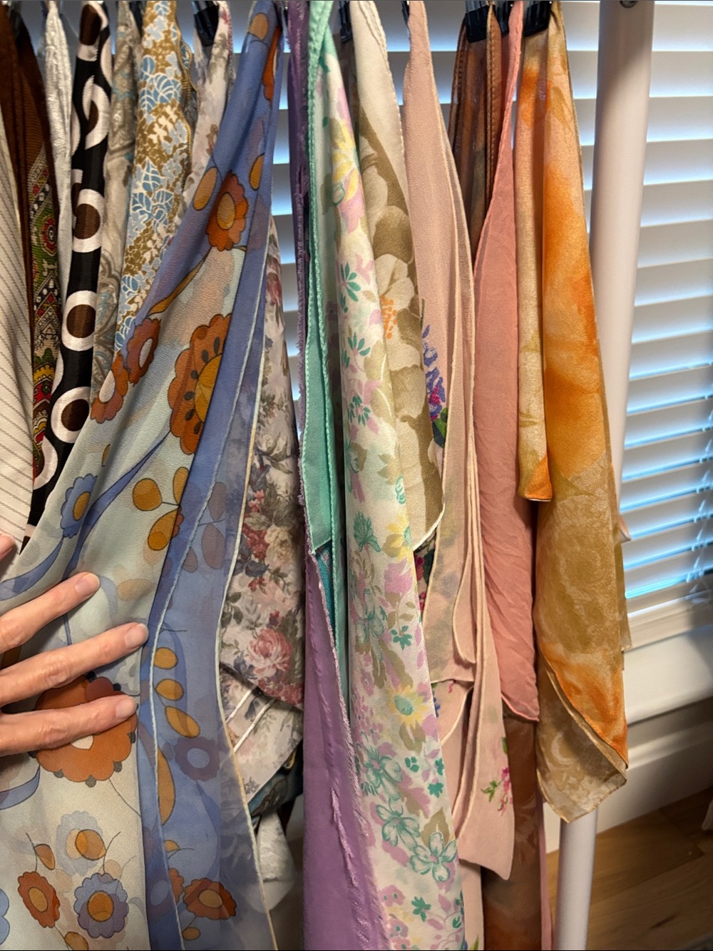 Vintage scarf bundles many sizes and colors - Picture 12 of 15